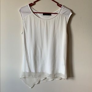Layered Sleeveless Shirt w/Asymmetrical Hem